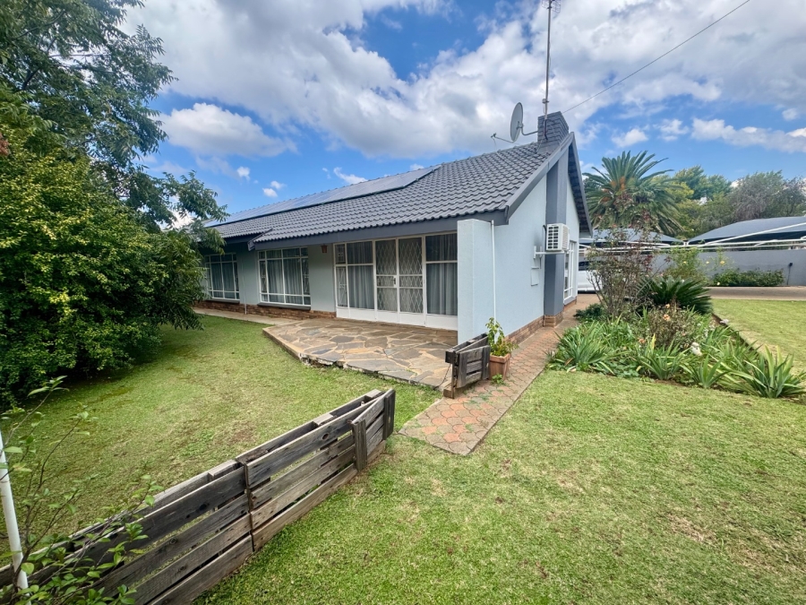 4 Bedroom Property for Sale in Flamwood North West